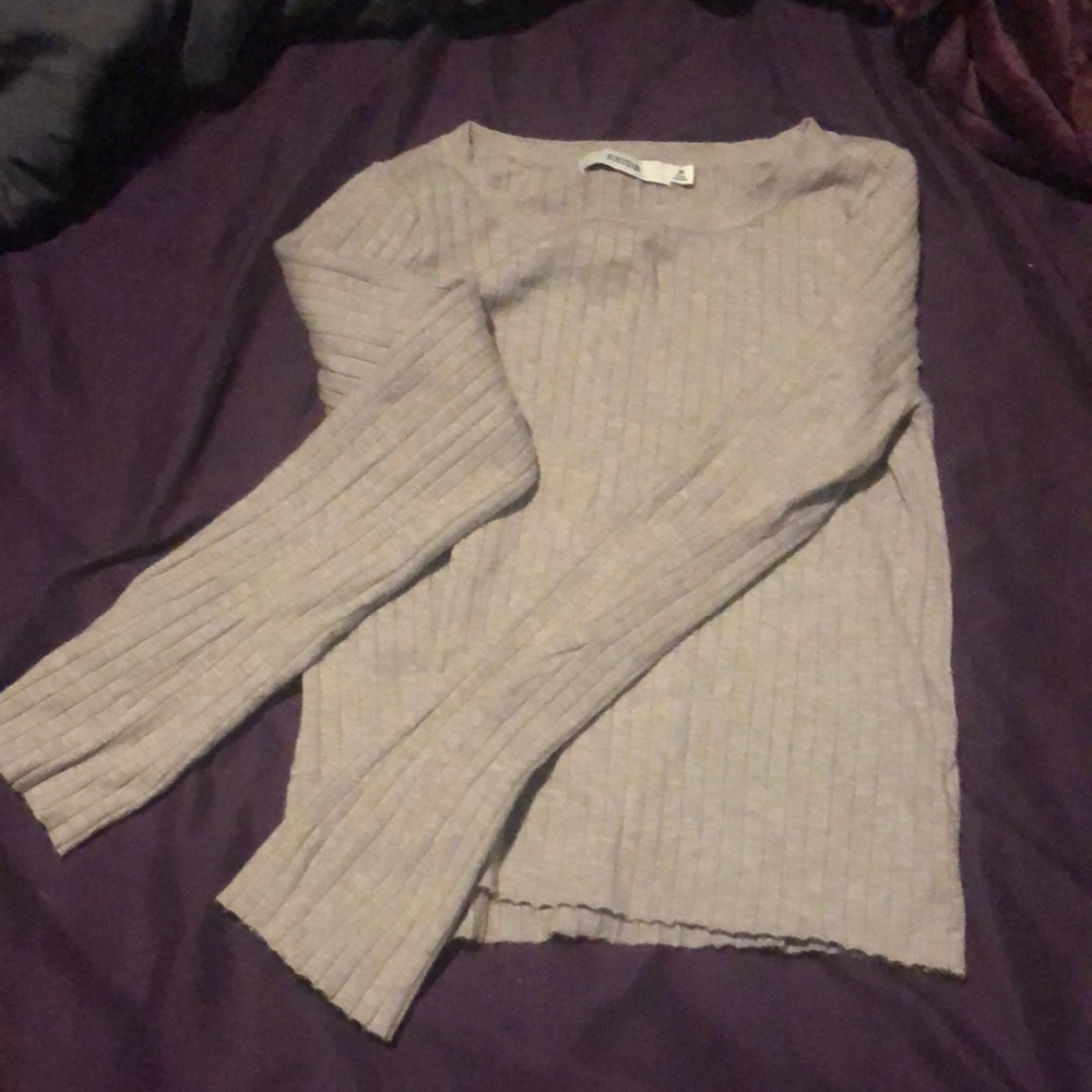 Gray long sleeve shirt